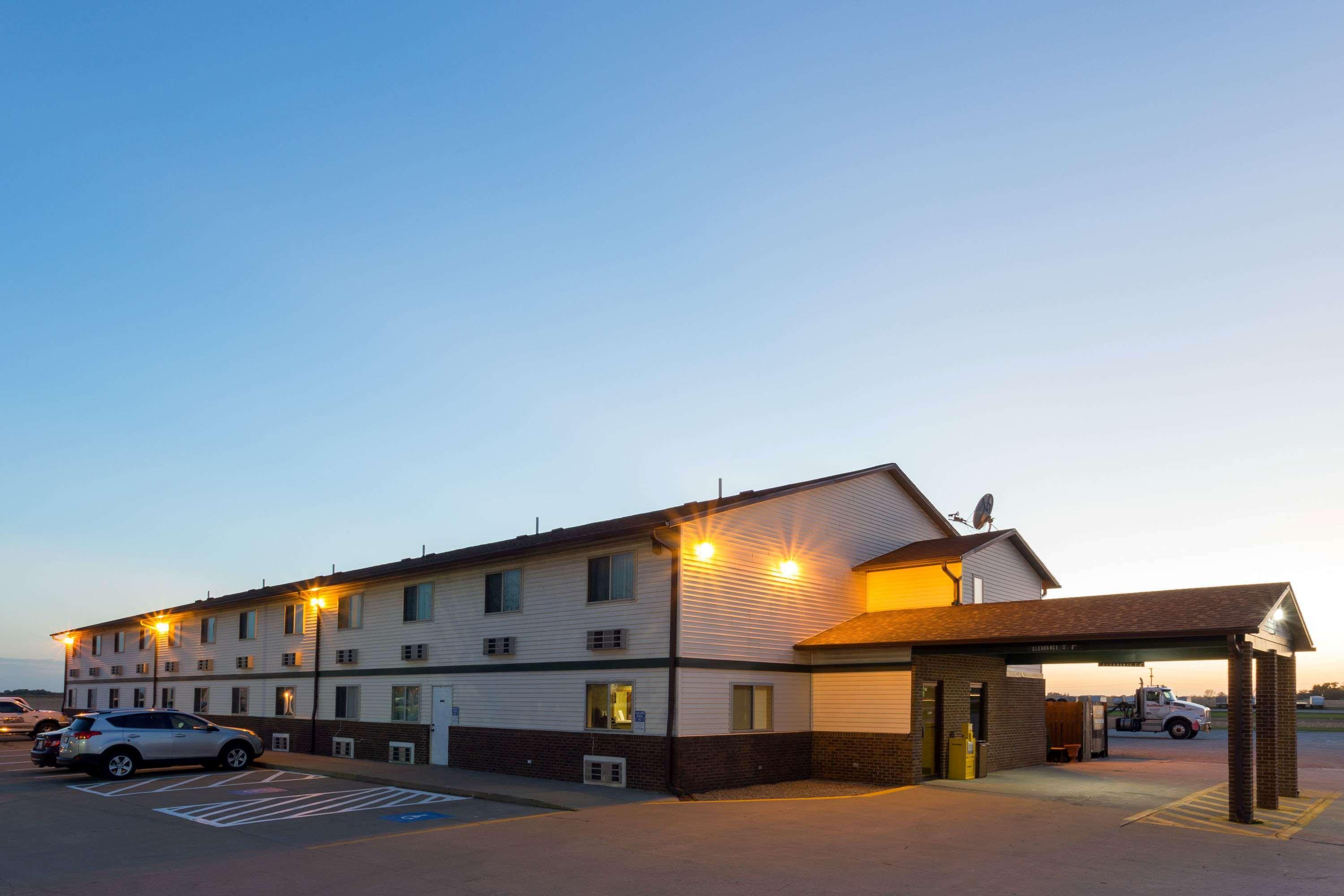 Super 8 By Wyndham Mendota I-39 Hotel Buitenkant foto