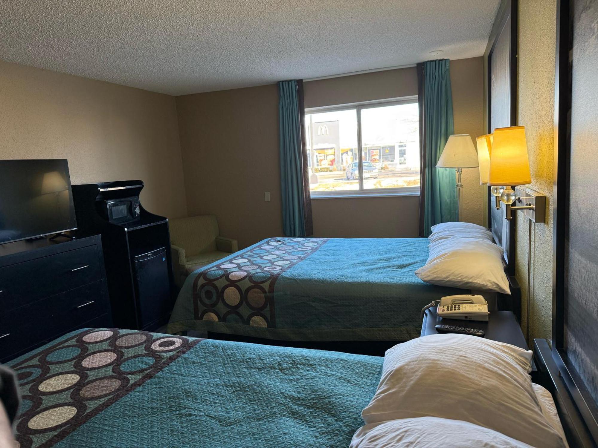 Super 8 By Wyndham Mendota I-39 Hotel Buitenkant foto