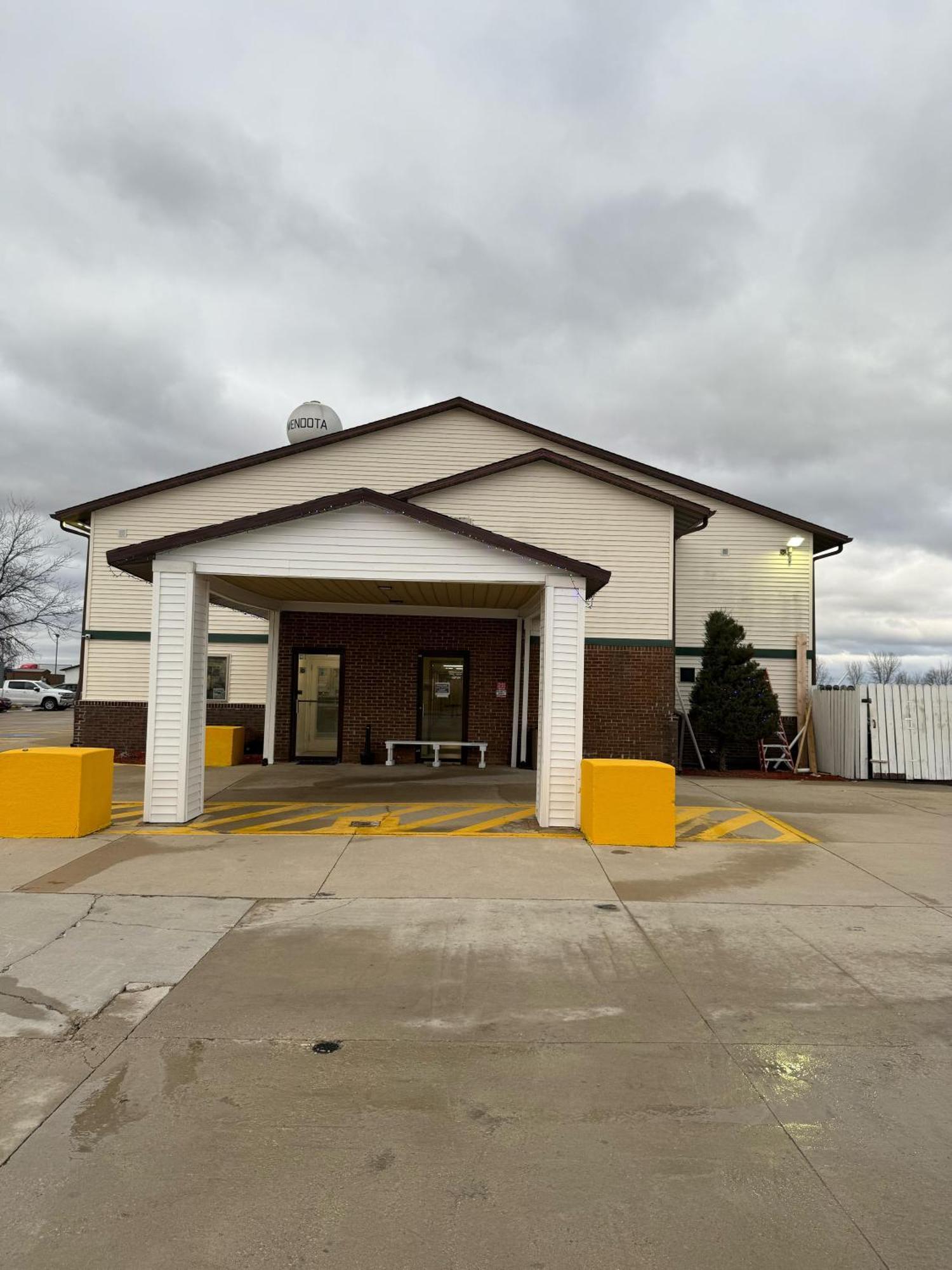 Super 8 By Wyndham Mendota I-39 Hotel Buitenkant foto